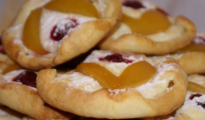 Сирне печиво-тістечка з фруктами