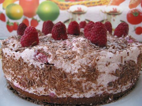 Малиново-шоколадний торт-суфле