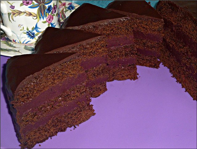 Шоколадний торт з шоколадно-чорничним кремом