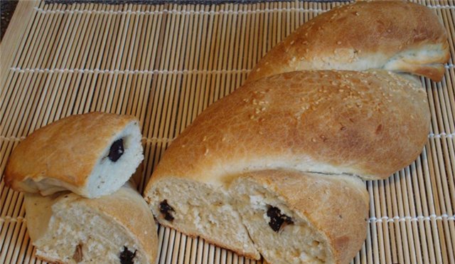 Французький хліб з маслинами